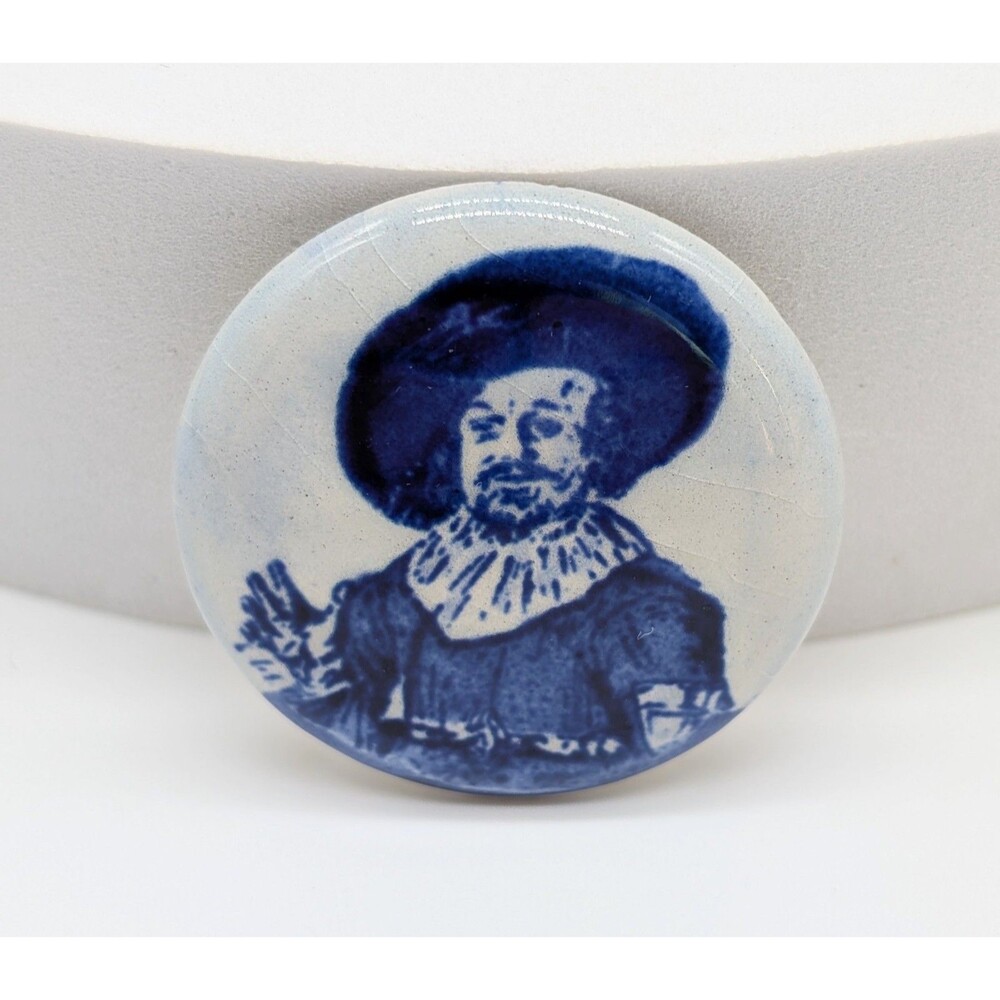 Round Delft Blue & White Porcelain Man Pin Brooch Dutch Holland Merry Drinker